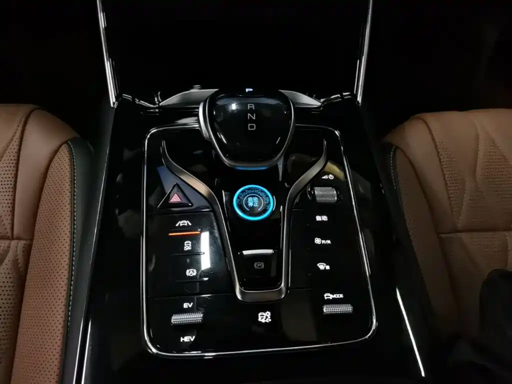 BYD Tang New Energy — миниатюра 14