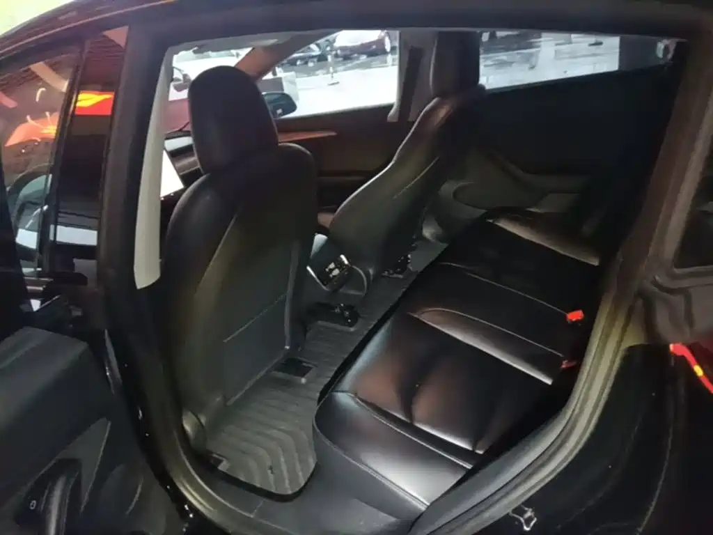 Tesla Model 3 — миниатюра 17