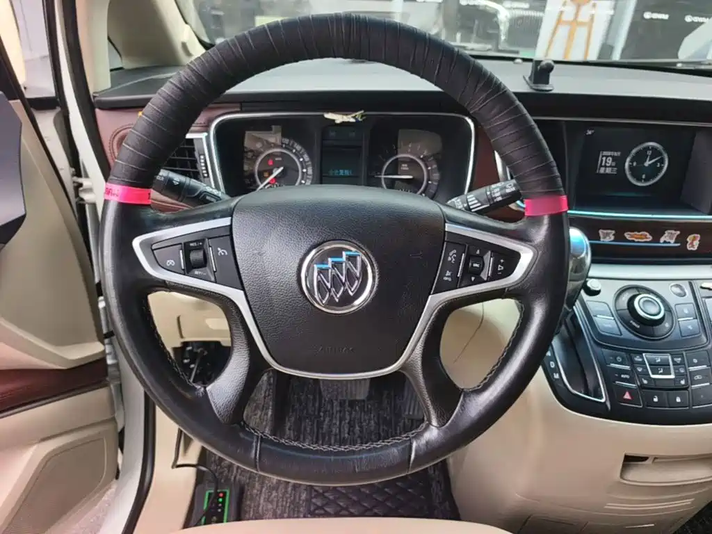 Buick GL8 — миниатюра 3