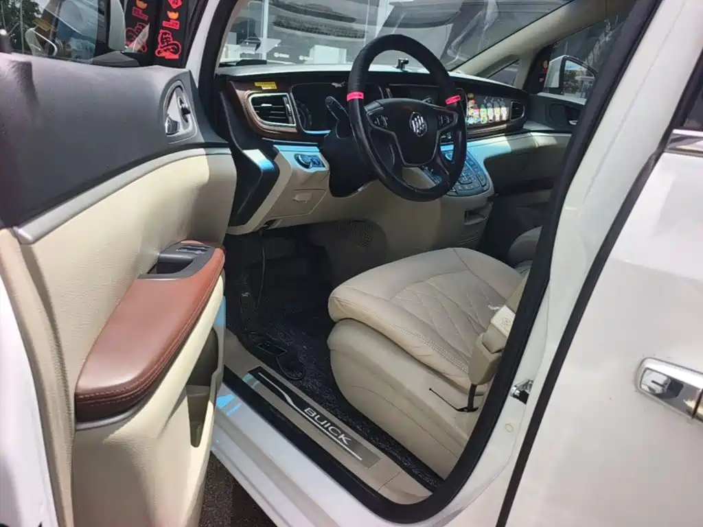 Buick GL8 — миниатюра 14
