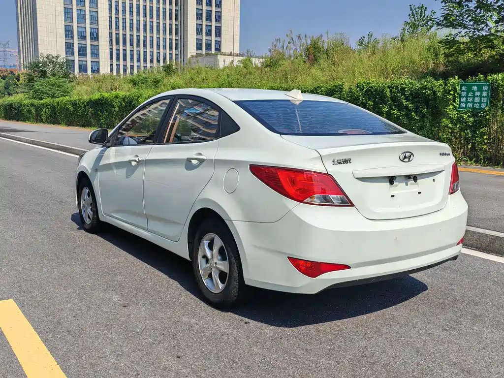 Hyundai Verna — миниатюра 5