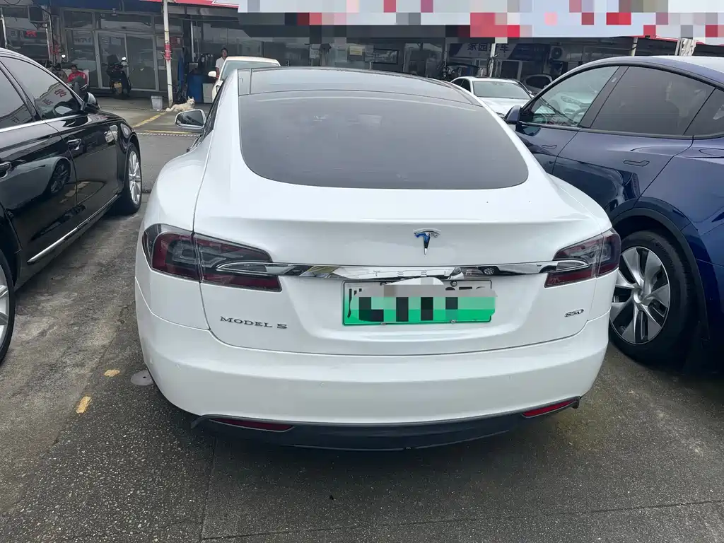 Tesla Model S — миниатюра 9