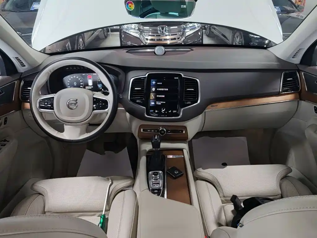 Volvo XC90 — миниатюра 10