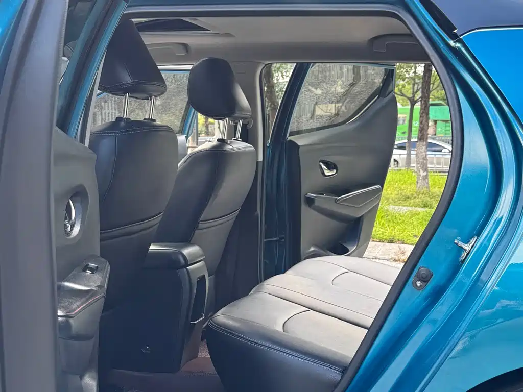 Nissan Bluebird — миниатюра 10