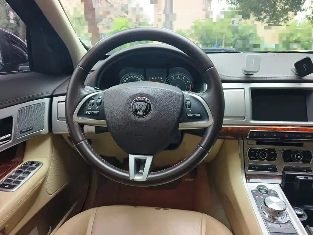 Jaguar XF — миниатюра 3