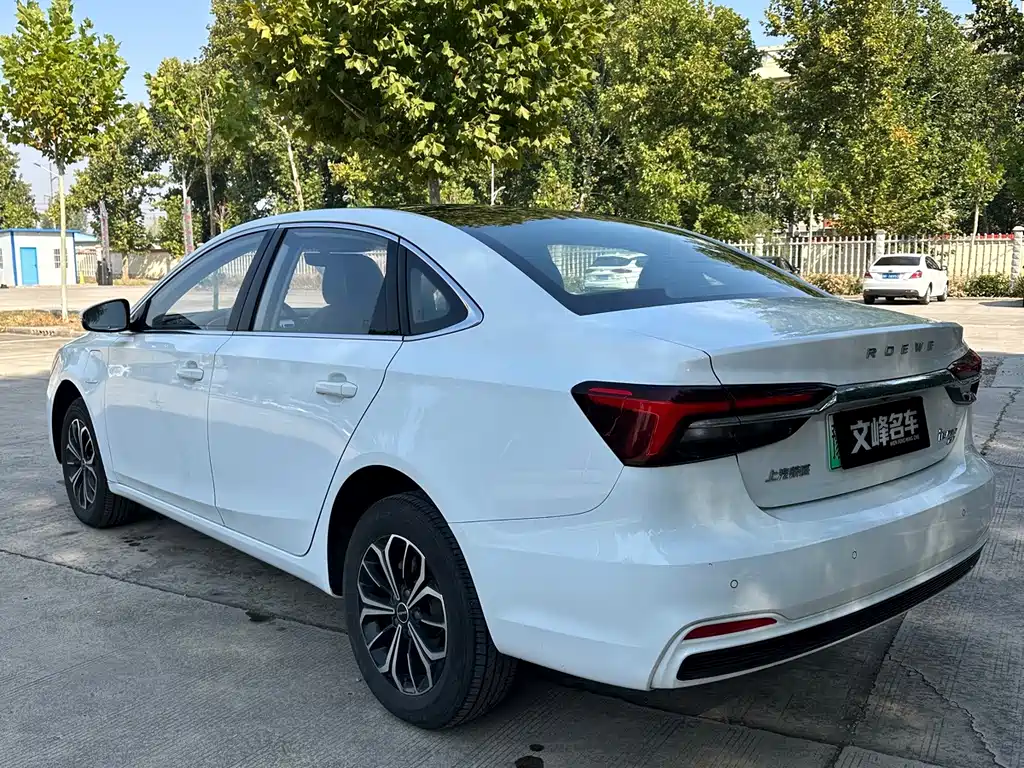 Roewe i6 MAX New Energy — миниатюра 8