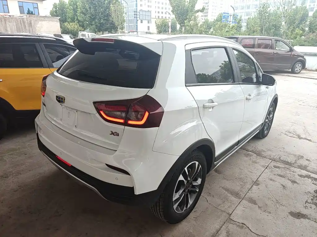 Geely Vision X3 — миниатюра 7