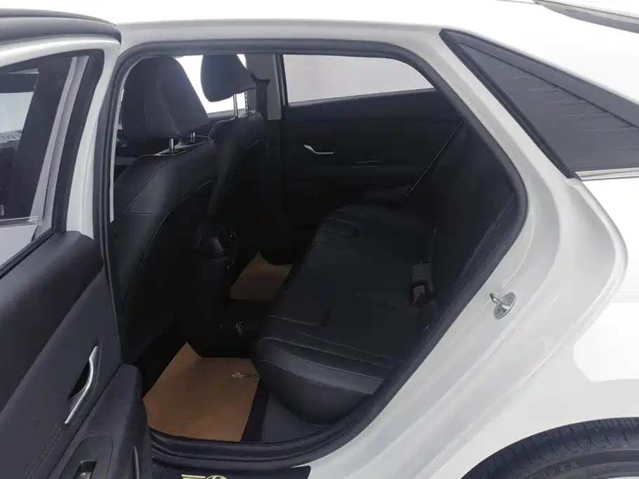Hyundai Elantra — миниатюра 11