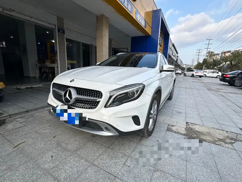 MERCEDES-BENZ GLA