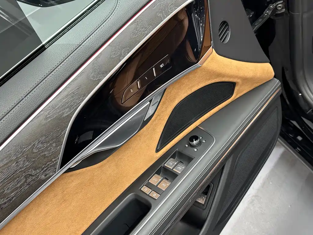 Audi A8 — миниатюра 5