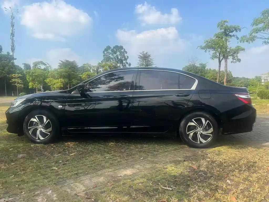 Honda Accord — миниатюра 10