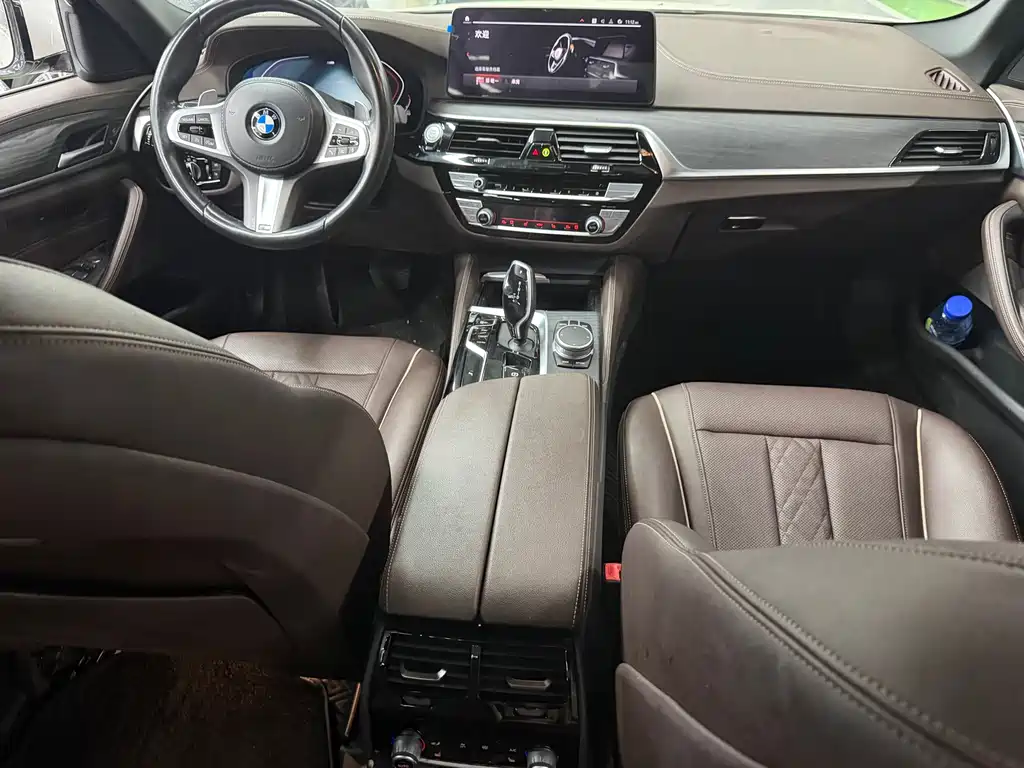 BMW 5 Series — миниатюра 4