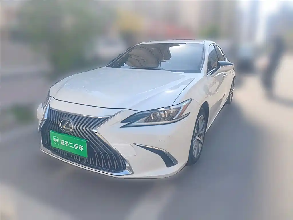 Lexus ES 2019