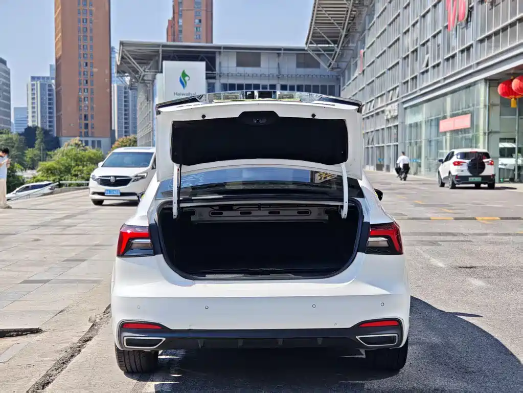 Roewe i6 MAX New Energy — миниатюра 15