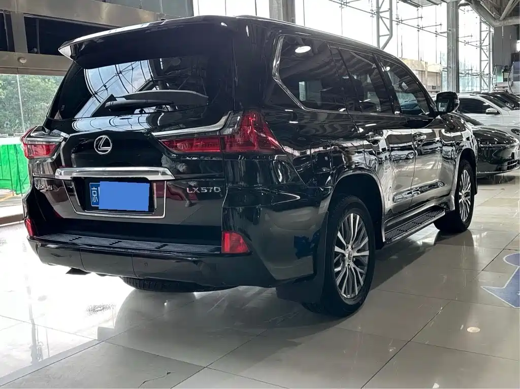 Lexus LX — миниатюра 4