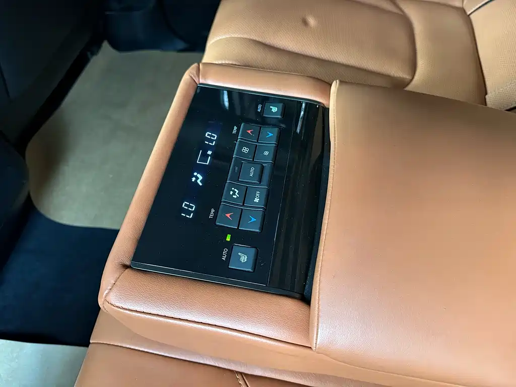 Lexus LX — миниатюра 15