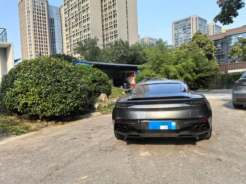Aston Martin DBS — миниатюра 4