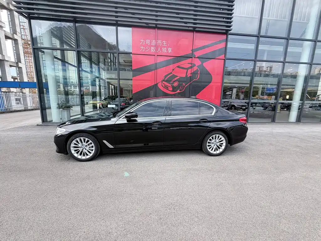 BMW 5 Series — миниатюра 3