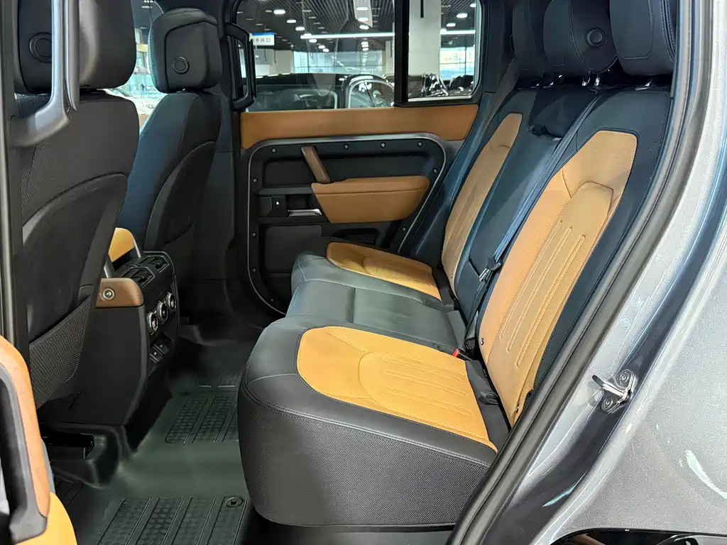 Land Rover Defender — миниатюра 6