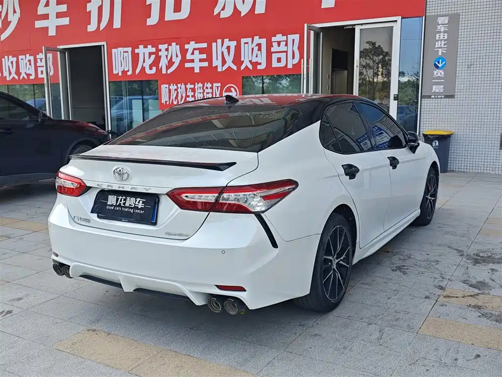 Toyota Camry — миниатюра 5