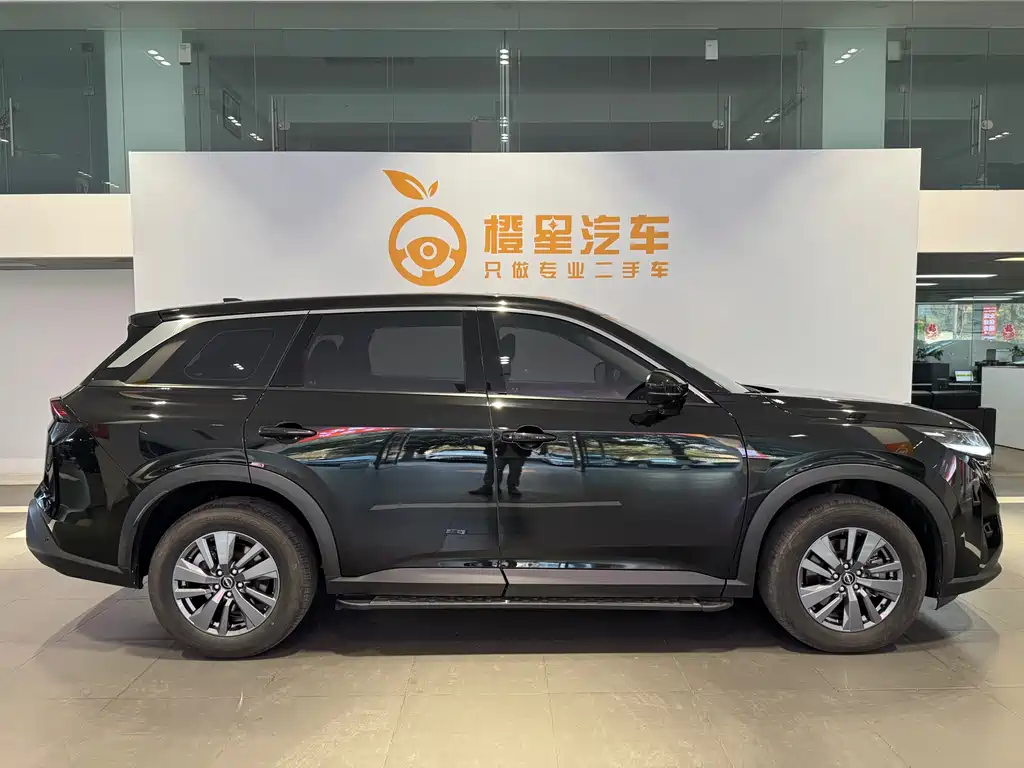 NISSAN EXPLORING THE LAND