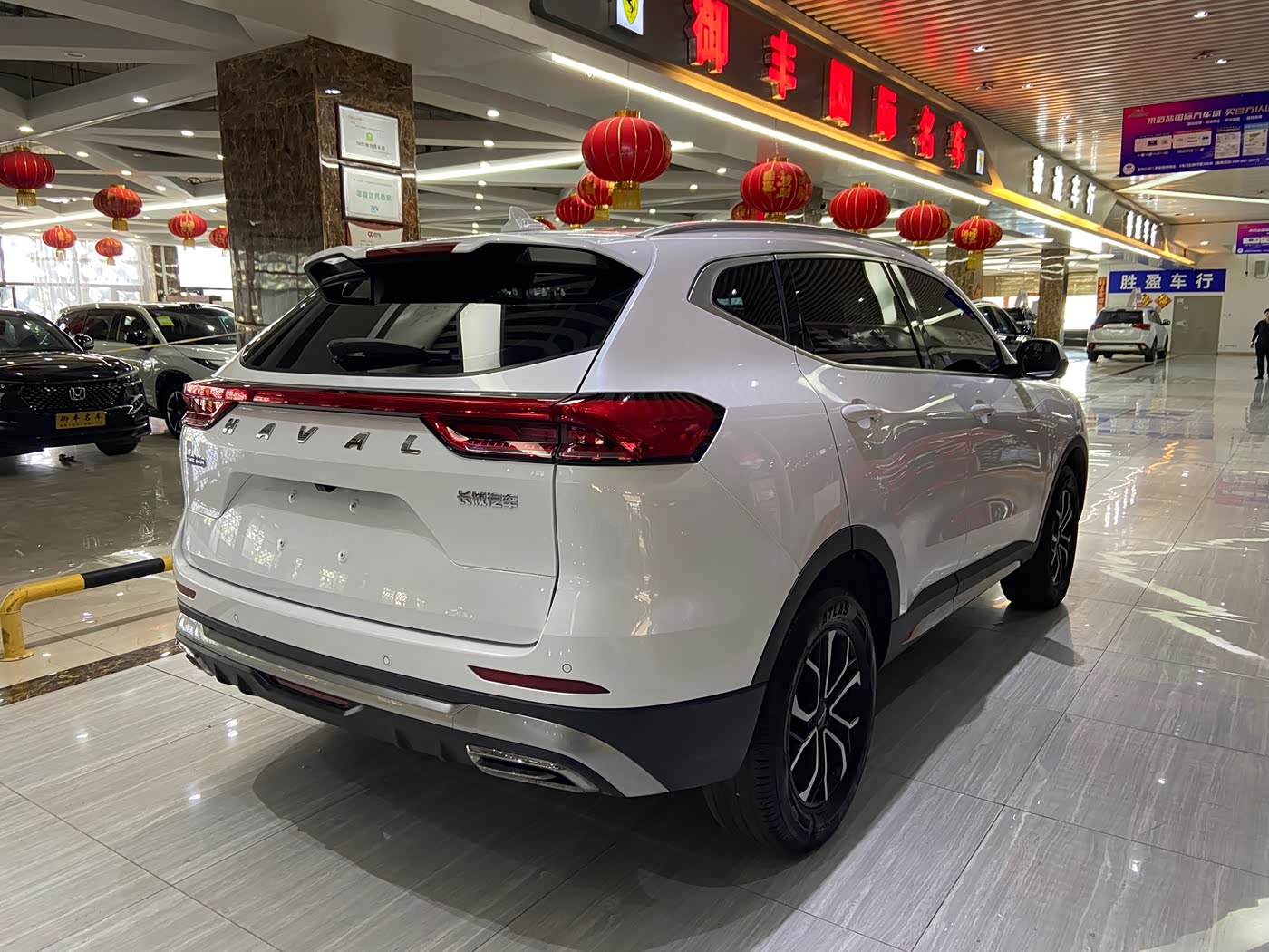 Haval Haval H6 1.5 л 2023 г. Белый, пробег 37000 км