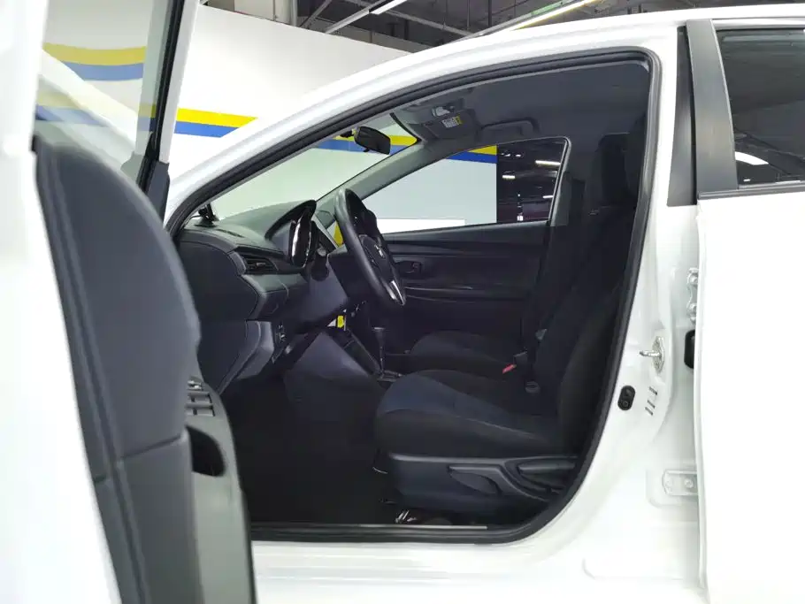 Toyota Yaris L — миниатюра 9