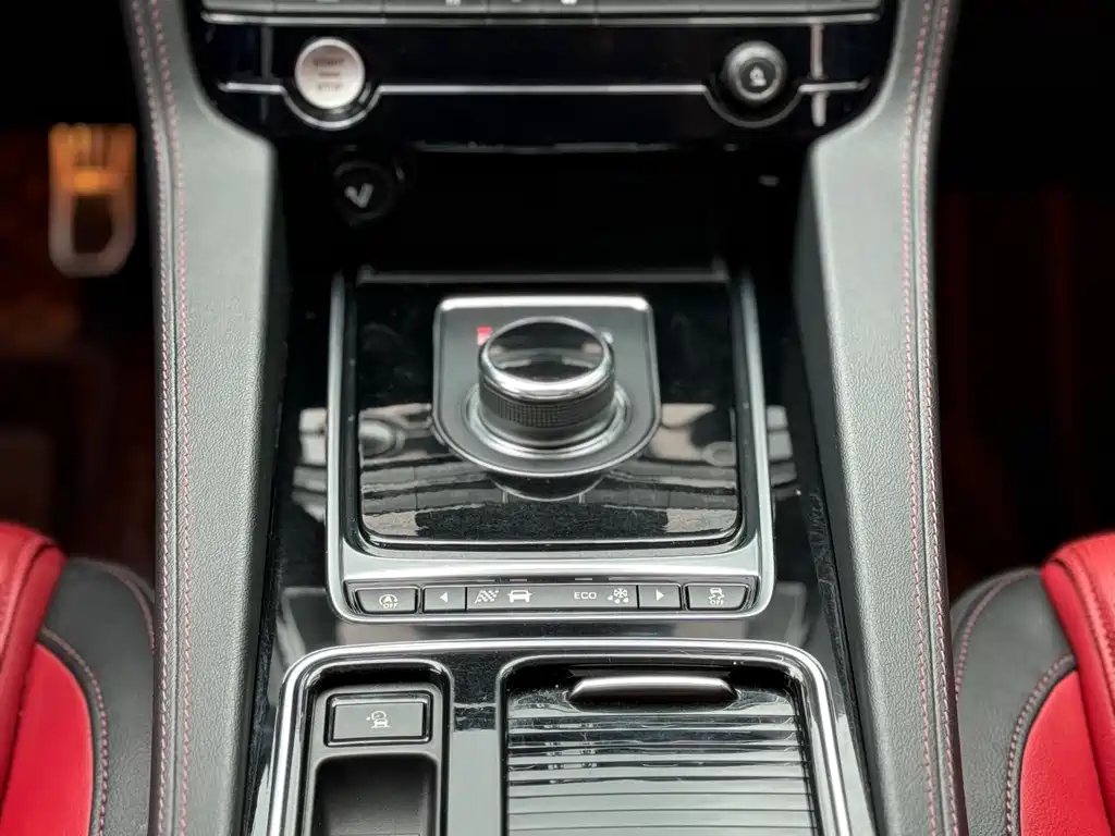 Jaguar F-PACE — миниатюра 13