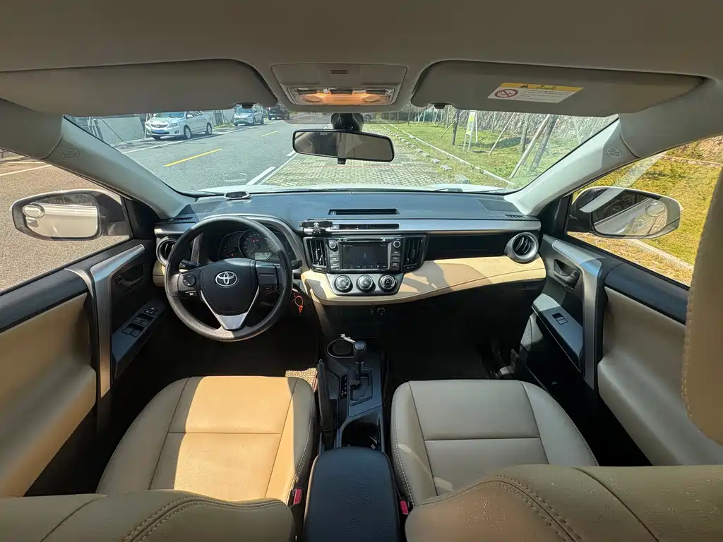 Toyota RAV4 — миниатюра 6