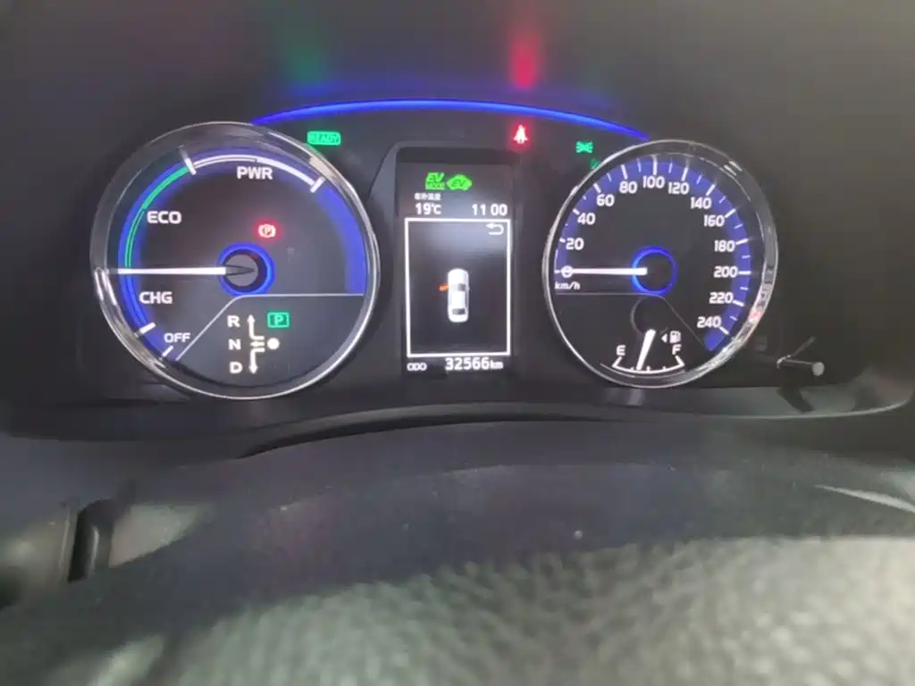Toyota Corolla Hybrid — миниатюра 12