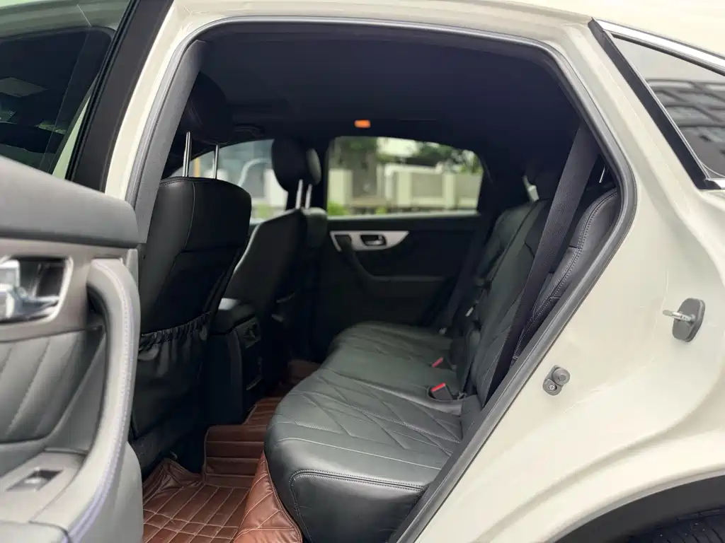 Infiniti QX70 — миниатюра 6