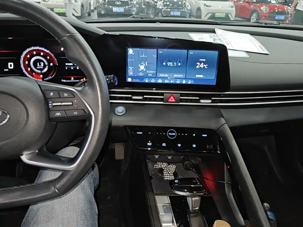 Hyundai Elantra — миниатюра 10
