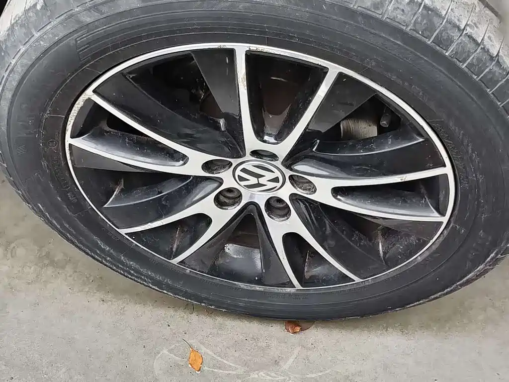 Volkswagen Tiguan 2015 1.8TSI AT Luxury