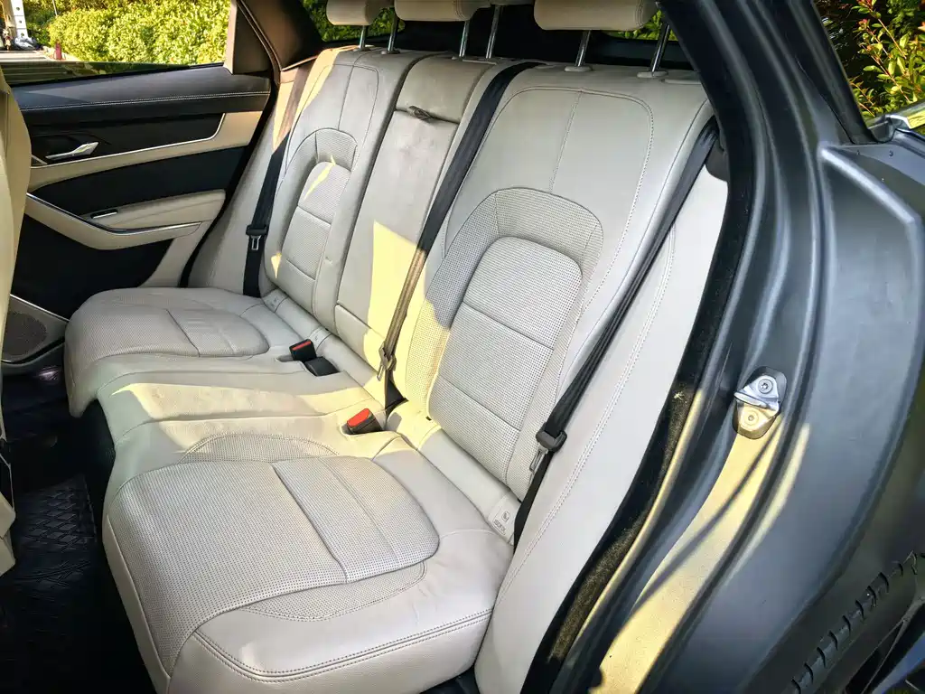 Jaguar F-PACE — миниатюра 11