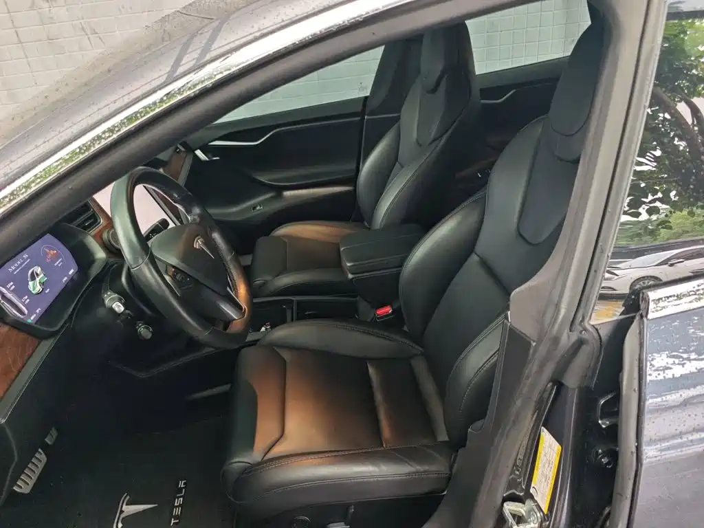 Tesla Model S — миниатюра 8
