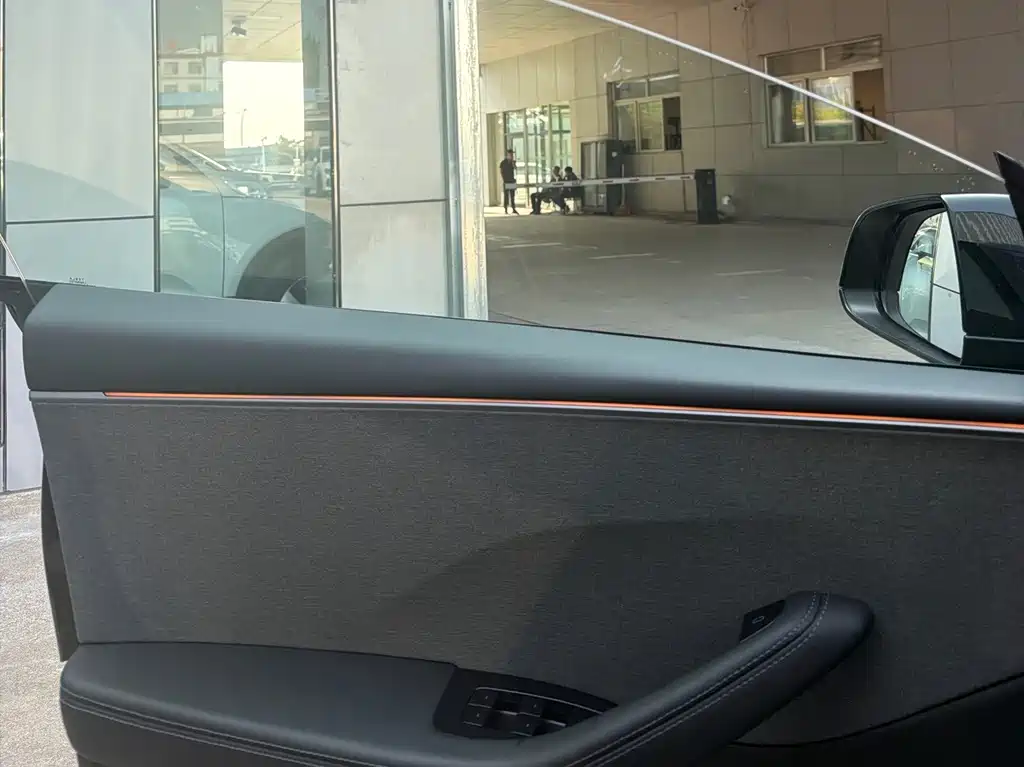 Tesla Model 3 — миниатюра 11