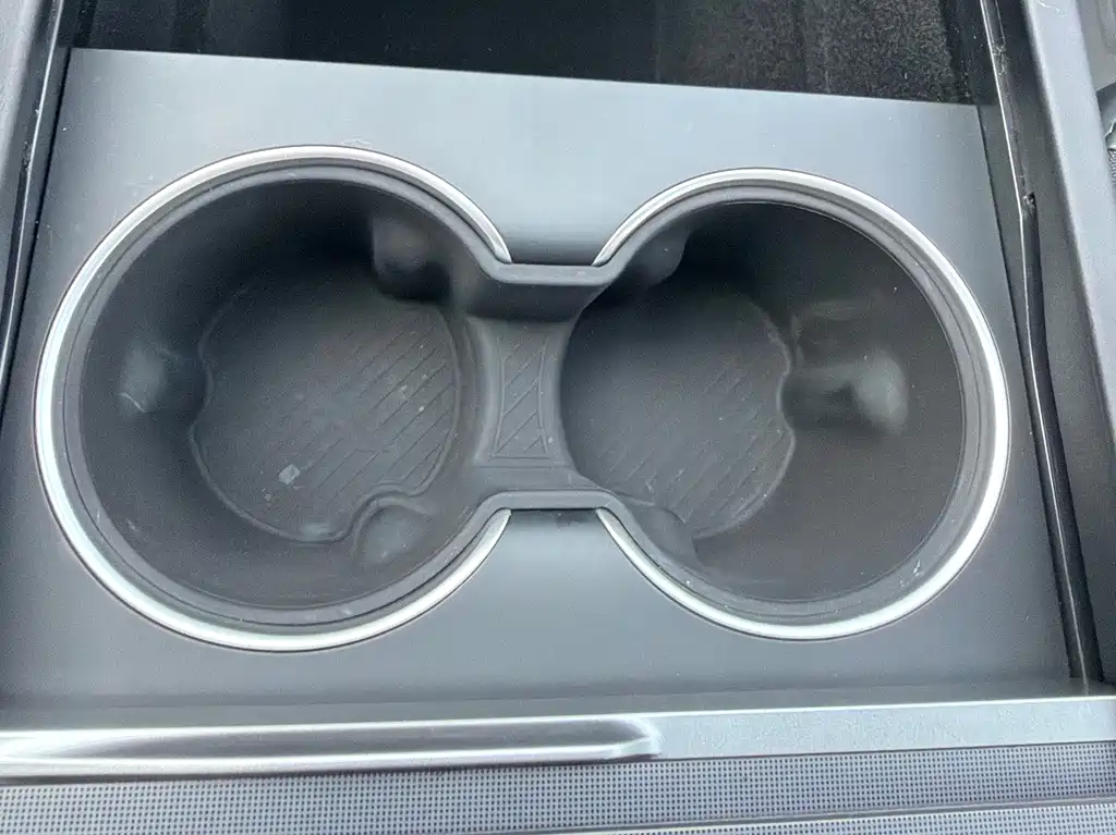 Tesla Model 3 — миниатюра 15