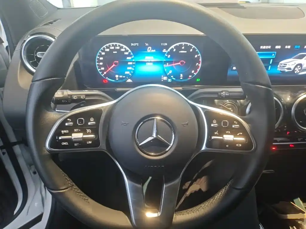 Mercedes-Benz GLA — миниатюра 11