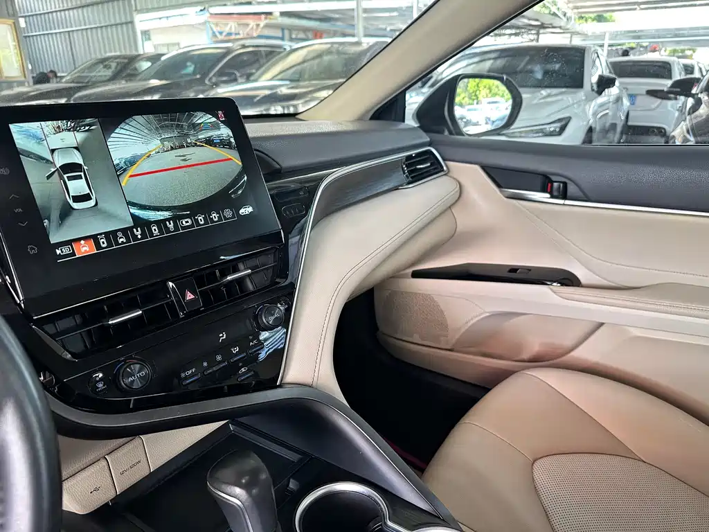 Toyota Camry — миниатюра 8