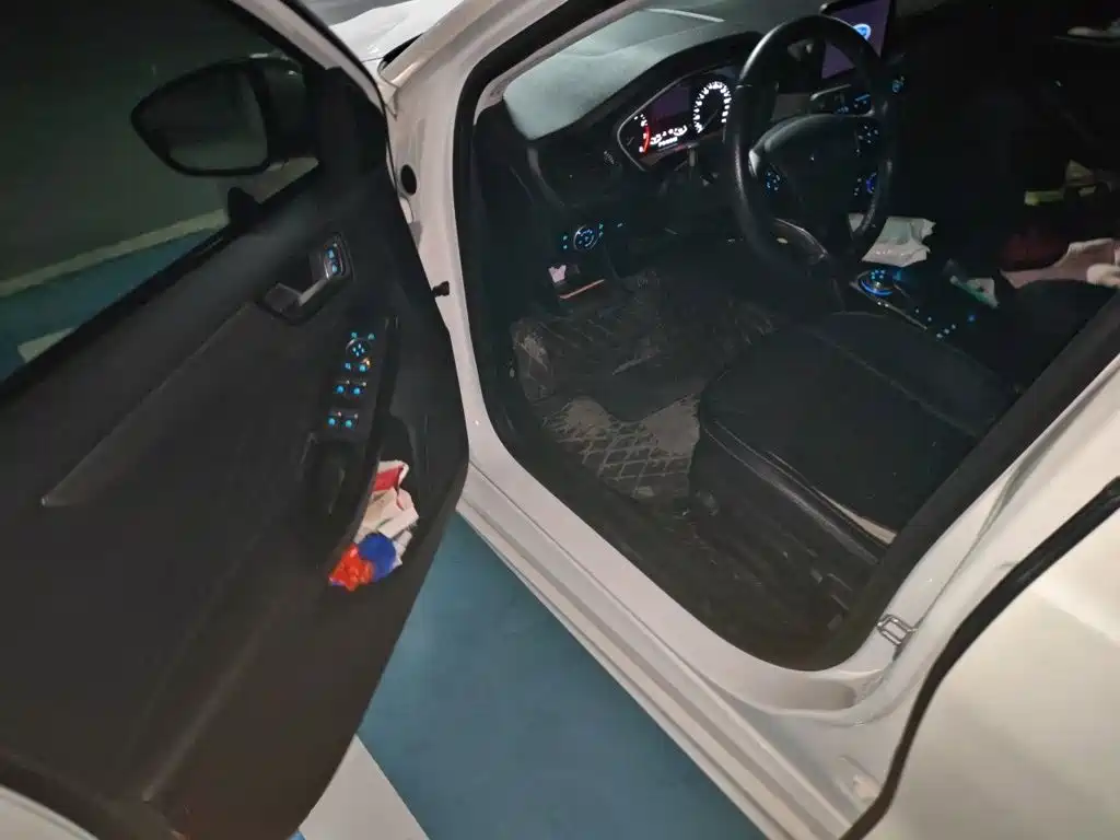 Ford Focus — миниатюра 12