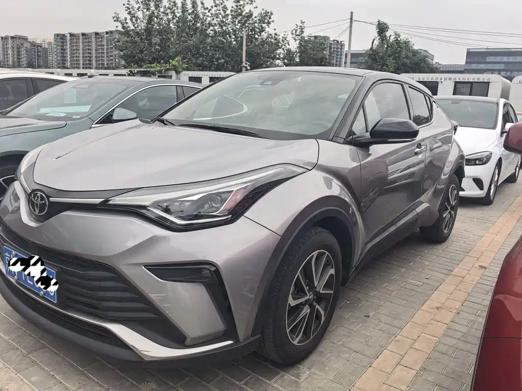 Купить Toyota IZOA