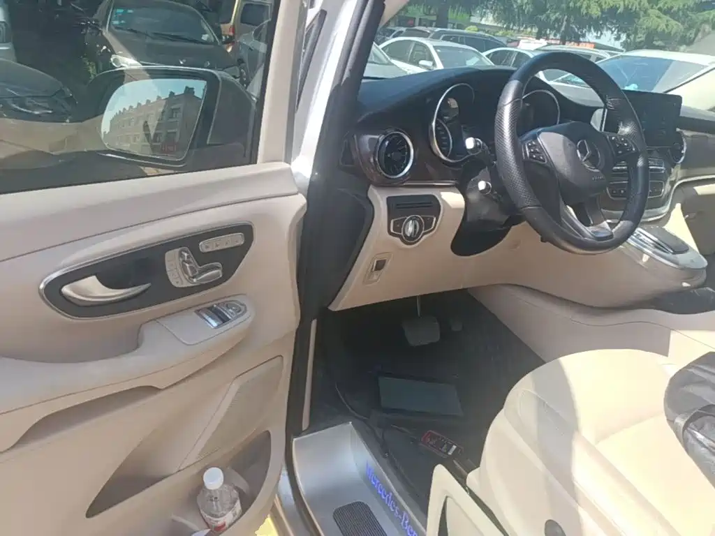 Mercedes-Benz V-Class — миниатюра 12