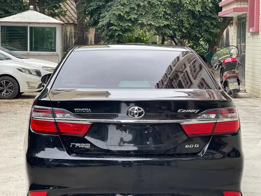 TOYOTA CAMRY