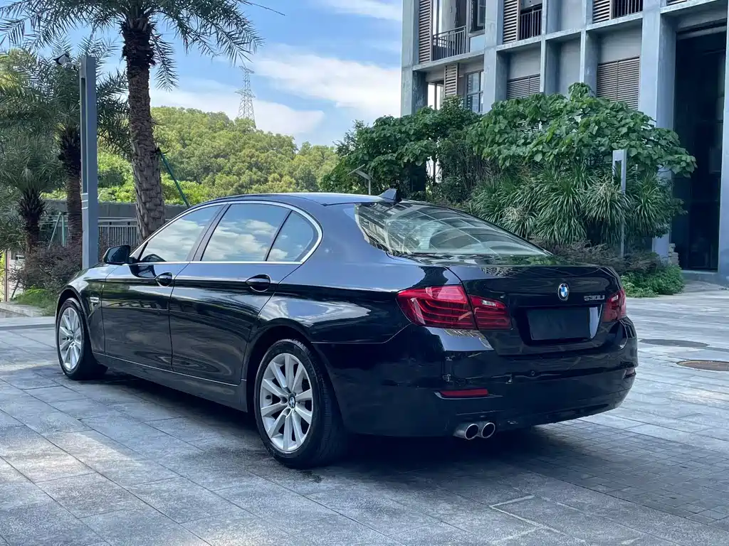 BMW 5 Series — миниатюра 6