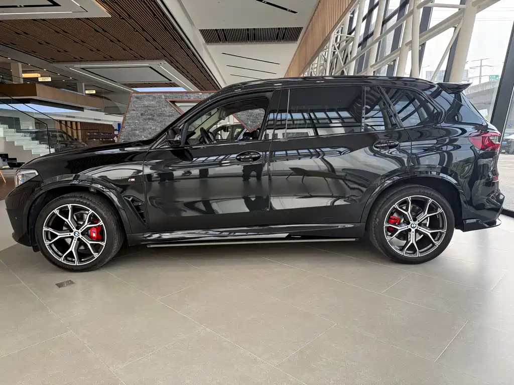 BMW X5 2022 xDrive 30Li Premium M Sport