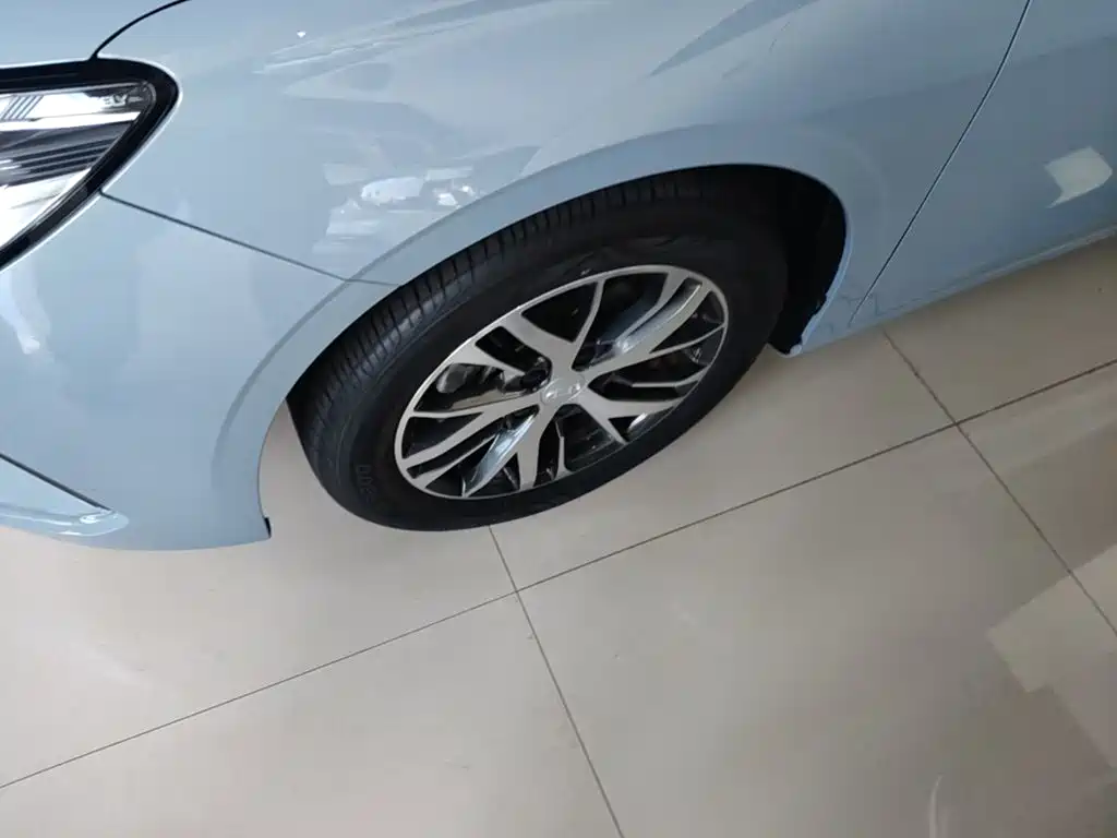 Geely Emgrand — миниатюра 23