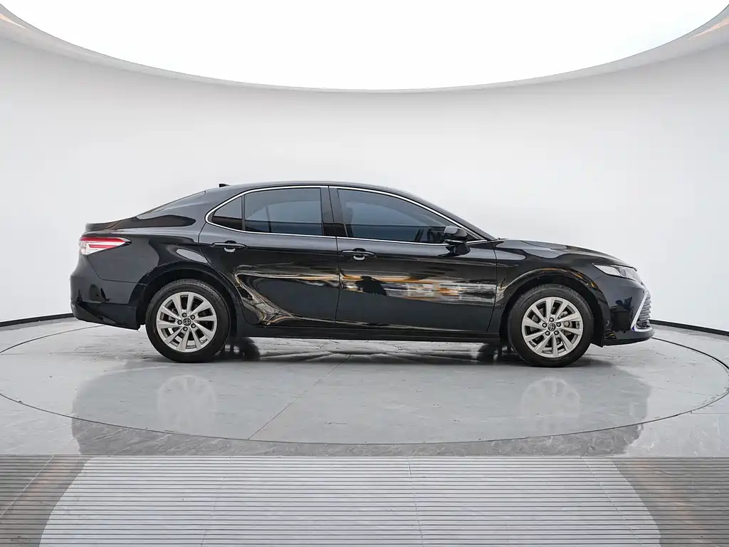 Toyota Camry — миниатюра 4