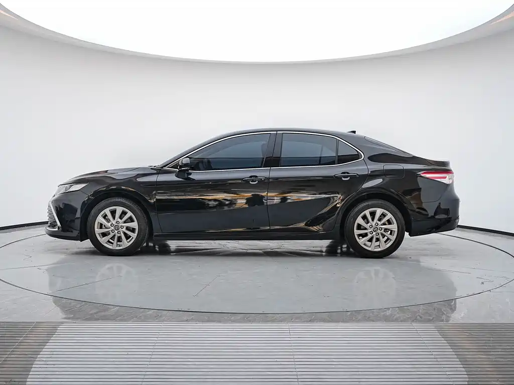 Toyota Camry — миниатюра 5