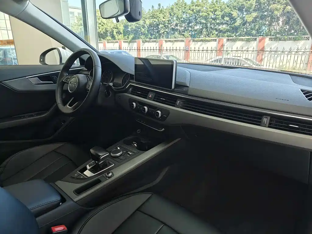 Audi A4L — миниатюра 12