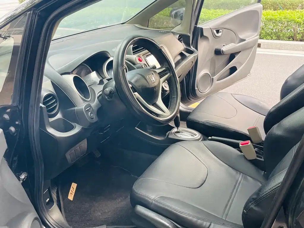 Honda Fit — миниатюра 6